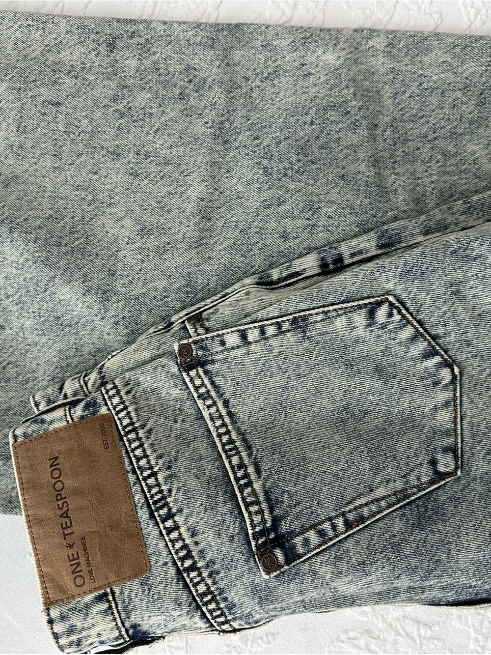 One Teaspoon Women’s Light Wash Denim Barrel Jeans
